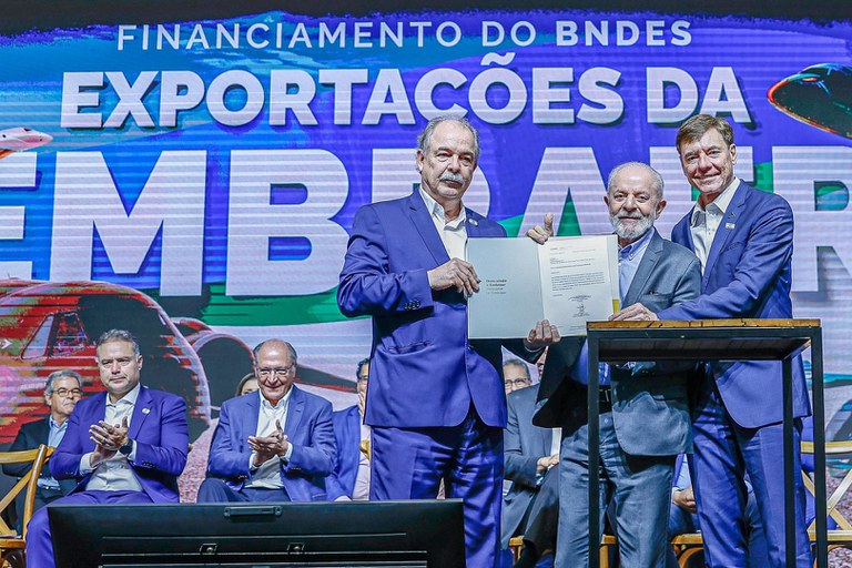 Lula: “Quando a gente financia a exportação, está financiando emprego, salário e conhecimento tecnológico”