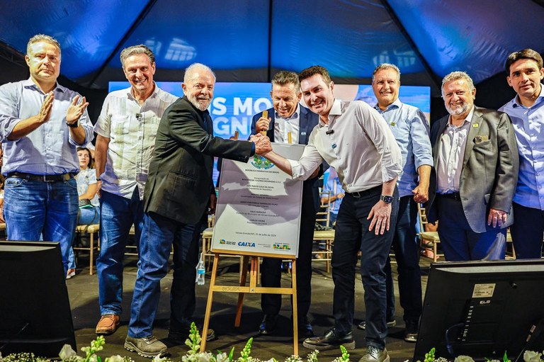 "Nosso compromisso é fazer 2 milhões de casas neste meu terceiro mandato", diz Lula