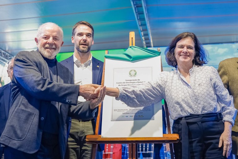 Lula Nísia Centro de Oncologia RS.jpg
