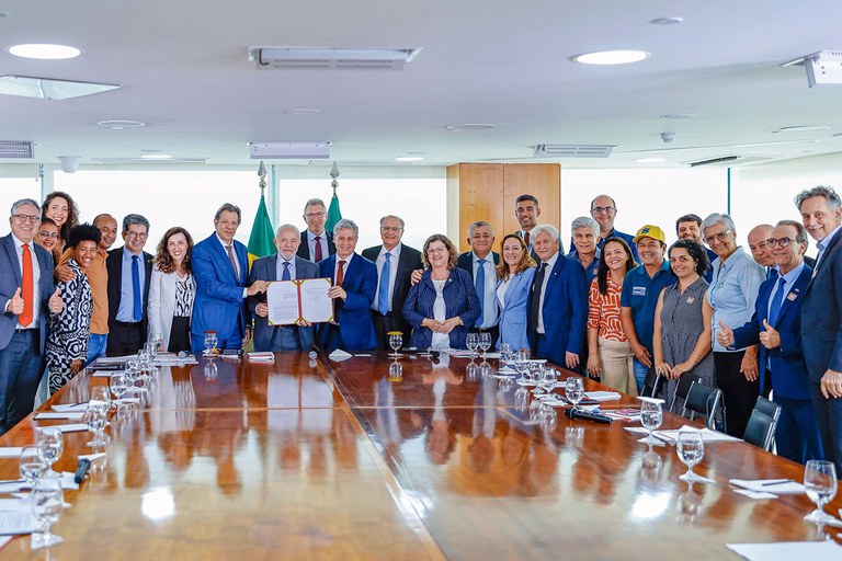 Lula sanciona lei que autoriza uso do fundo garantidor em financiamentos para agricultura familiar