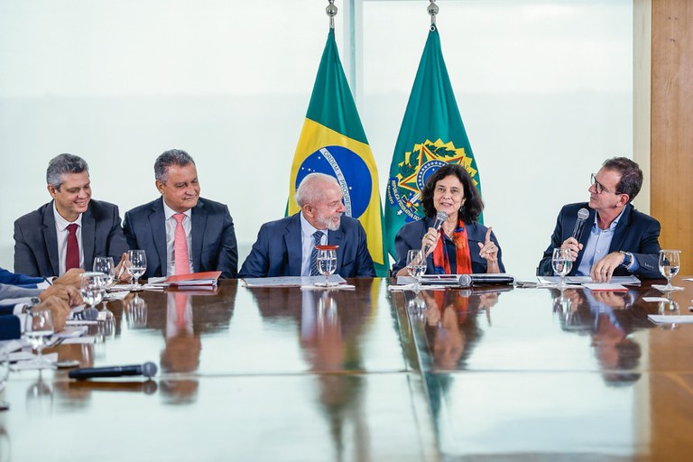 “É preciso que a gente tenha uma saúde respeitosa”, diz Lula ao anunciar acordo de gestão para dois hospitais federais do Rio