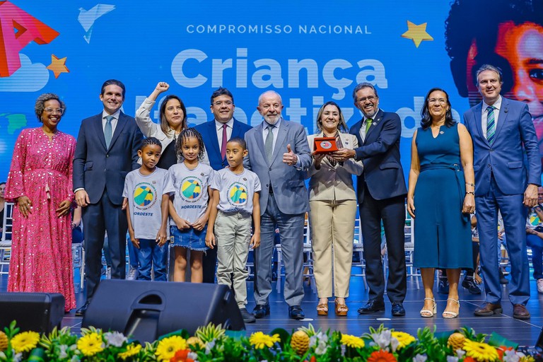 Lula: “Não vai faltar recurso para a gente recuperar a educação”