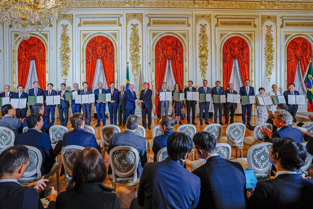 Presidente brasileiro e primeiro-ministro japonês estreitam relações comerciais e econômicas e delegações assinam dez acordos e 80 instrumentos de cooperação