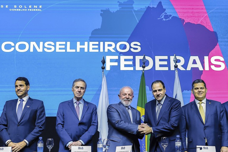 Lula: "É imperativo avançar na criação de um arcabouço jurídico que proteja as crianças, as mulheres e as minorias no ambiente digital"