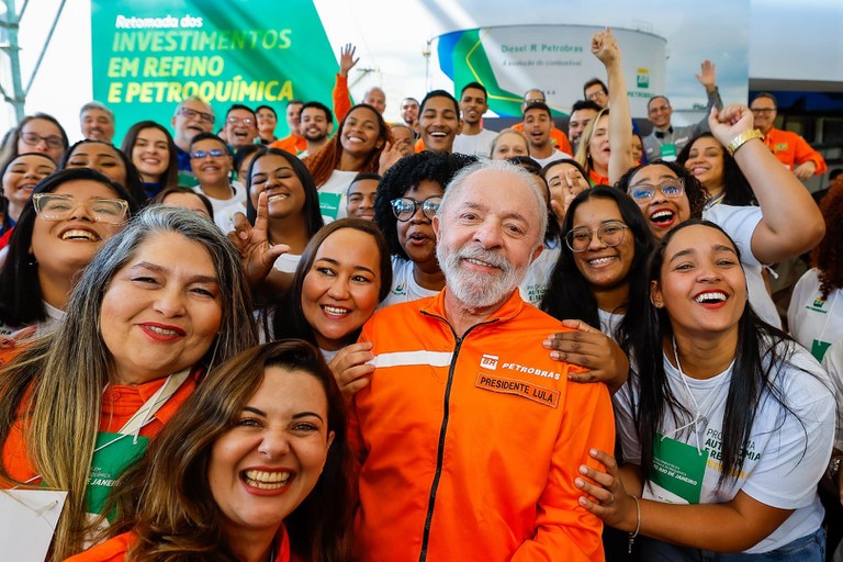 “Petrobras é uma bússola da economia brasileira”, diz Lula durante anúncio de R$ 33 bilhões em investimentos no Rio de Janeiro