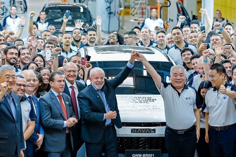 “Vocês vieram para o país certo, que tem um povo trabalhador”, diz Lula na inauguração da primeira fábrica da GWM nas Américas