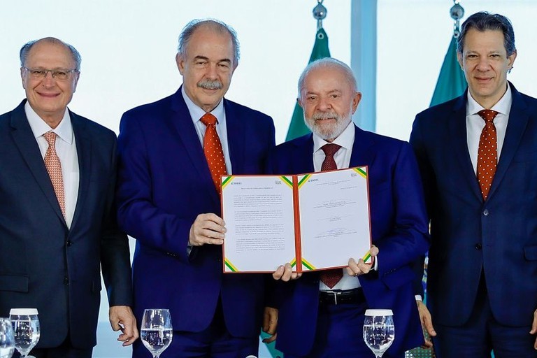 Governo lança linha de R$ 12 bilhões do BNDES e da Finep para difusão de equipamentos 4.0 na economia