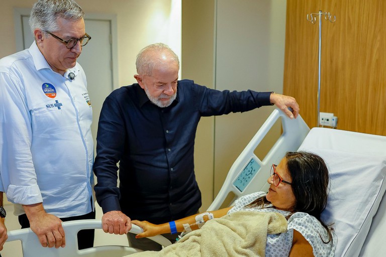 Lula em visita a hospital.jpg