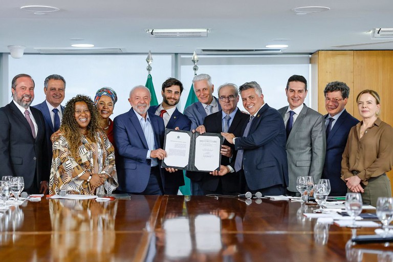 Lula anuncia R$ 770 milhões para obras de mobilidade urbana e de drenagem em Belo Horizonte
