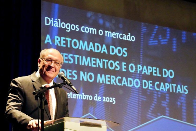 No Rio, Alckmin exalta retomada de investimentos e papel do BNDES no mercado de capitais
