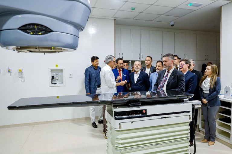 Entrega de acelerador linear.jpg