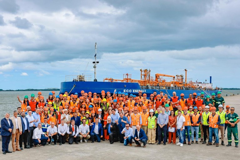 “Precisamos construir uma soberania energética”, diz Lula durante assinatura de contratos da Petrobras para construção de navios