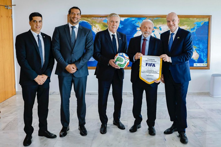 FIFA e CBF exaltam a Copa do Mundo de Futebol Feminino 2027, após encontro com presidente Lula — Planalto