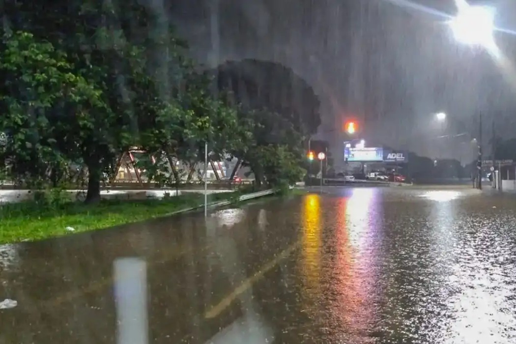 Presidente afirmou que foco do Governo do Brasil é garantir assistência humanitária, restabelecimento dos serviços, auxílio aos desabrigados e suporte à reconstrução. E o presidente em exercício, Geraldo Alckmin, conversou com prefeitos e reiterou o compromisso em ajudar os municípios