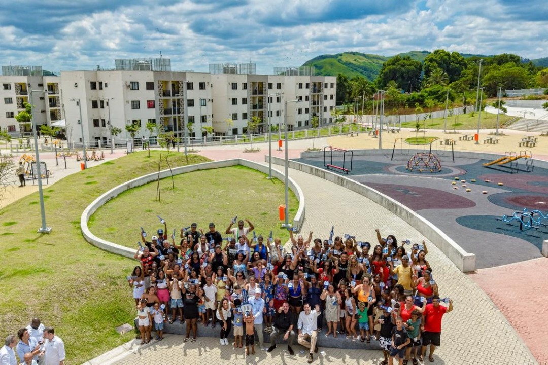 Presidente acompanhou a entrega de 64 apartamentos em Santa Cruz (RJ). Unidades do Morar Carioca do Aço integram projeto de urbanização na zona oeste da capital em parceria com o Governo do Brasil