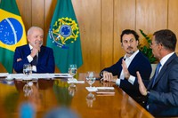 “A democracia tem um valor inestimável e significa garantir melhoria na qualidade de vida das pessoas”, diz Lula