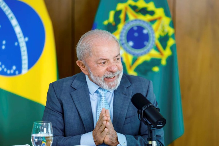 “As plataformas ganham muito e eles ganham pouco”, diz Lula, sobre condição dos motoristas de aplicativos no Brasil