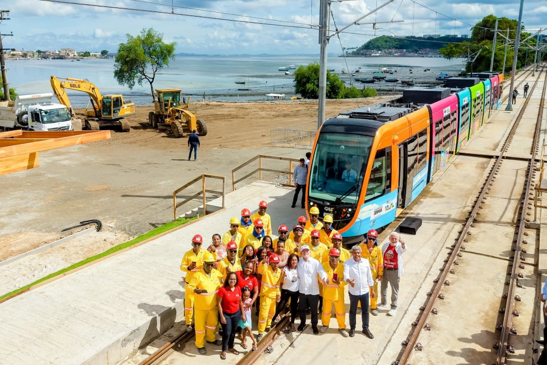 Agenda na Bahia reúne investimento de R$ 1,1 bilhão para o VLT, além de R$ 1,5 bilhão para ampliação do metrô e R$ 156,3 milhões que incluem 30 obras para prevenção de desastres