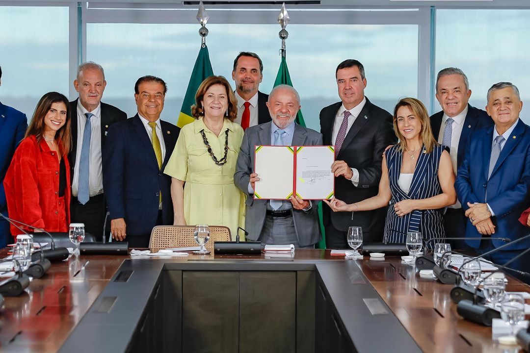 Iniciativa prevê recursos para ações de manutenção de rodovias, adaptação à resiliência climática e reforço da segurança viária no estado