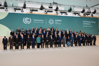 Foto oficial com líderes das delegações na COP29