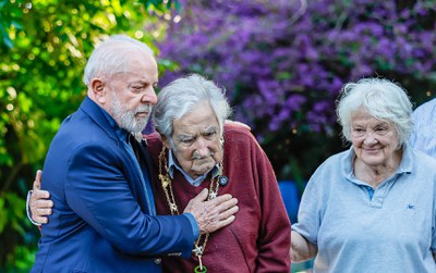 Presidente da República, Luiz Inácio Lula da Silva concedeu a Ordem Nacional do Cruzeiro do Sul ao ex-presidente do Uruguai, Pepe Mujica