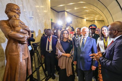 Cerimônia oficial em Luanda (Angola)