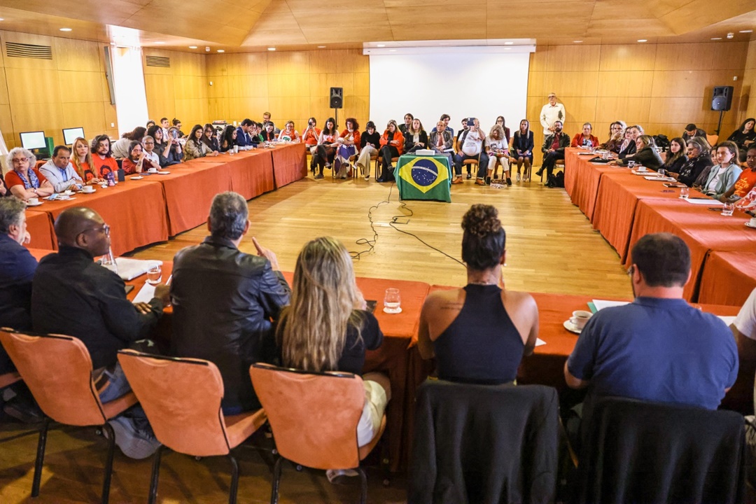 Ministros se reúnem com representantes de movimentos sociais em Portugal