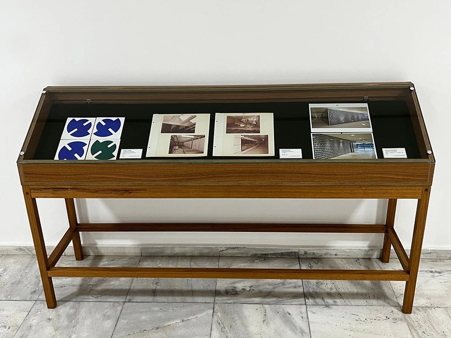 Fotos e azulejos de Athos Bulcão