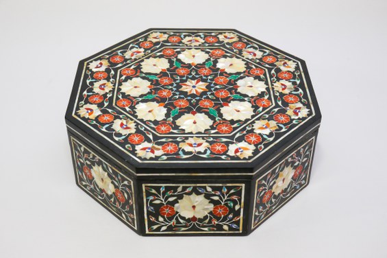 Estojo de formato octogonal