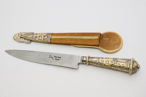 Faca da marca Franz Wenk Solingen, personalizada com as iniciais do Presidente da República Jair Bolsonaro