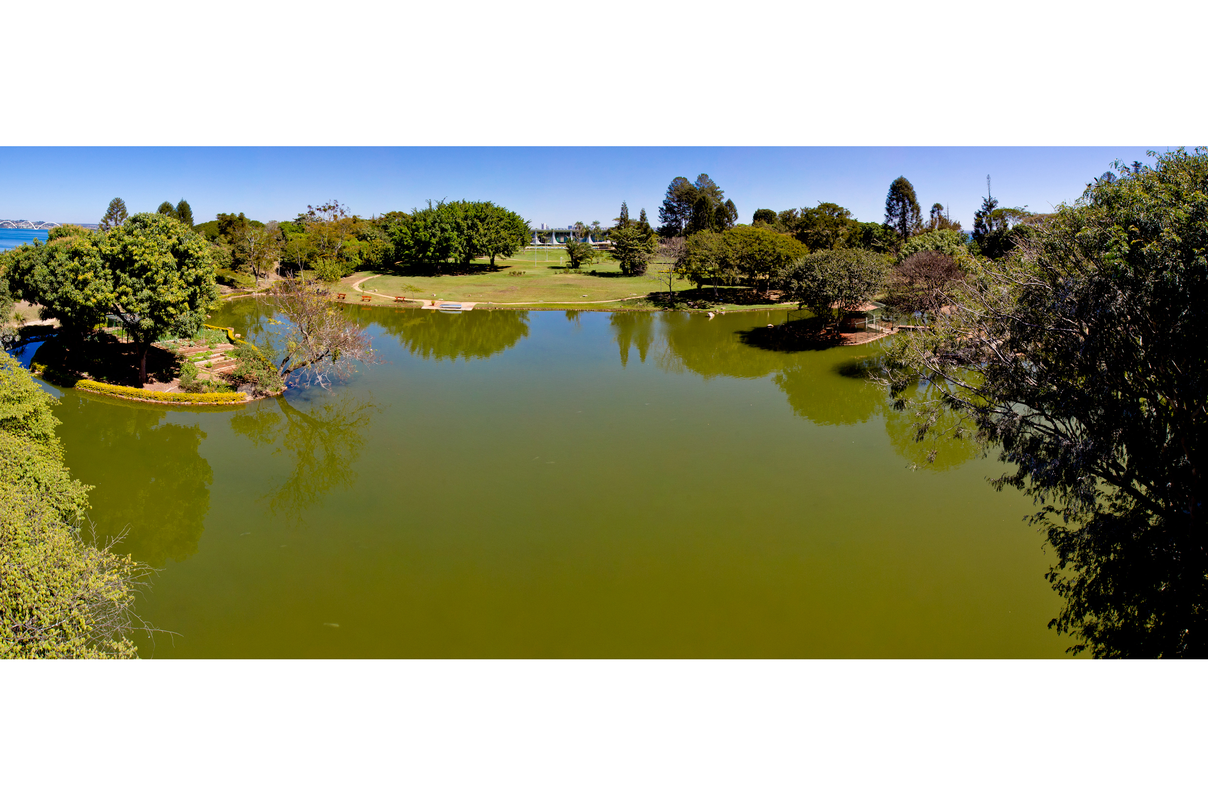 Lago interno do jardim do Palácio da Alvorada
