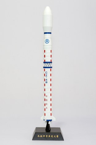Miniatura do foguete Longa Marca-4B 