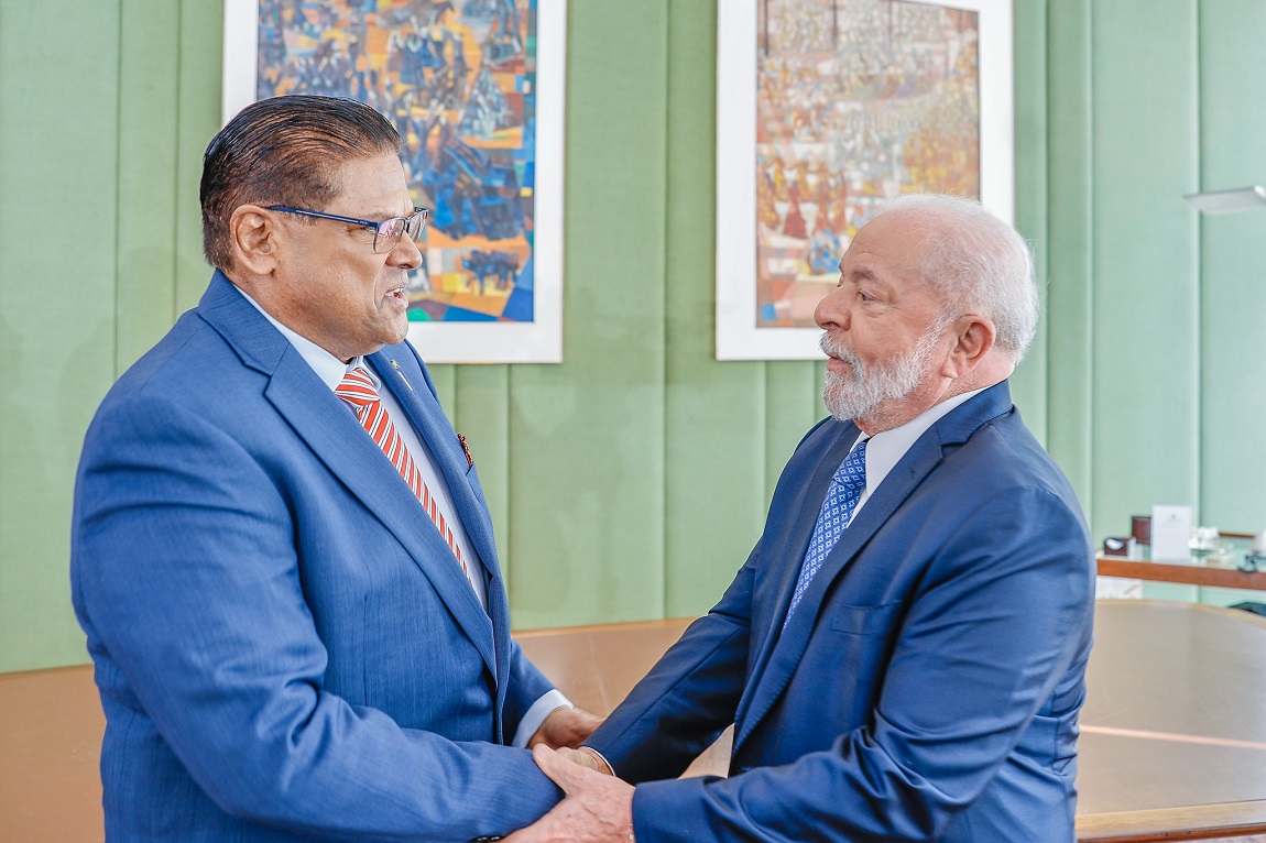 Chegada de Chan Santokhi (Suriname)