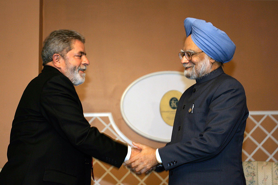 Presidente Lula cumprimenta o primeiro-ministro da Índia, Manmohan Singh