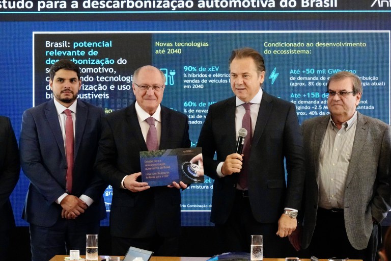 Alckmin_Celebra_maior_produção_mensal_veículos