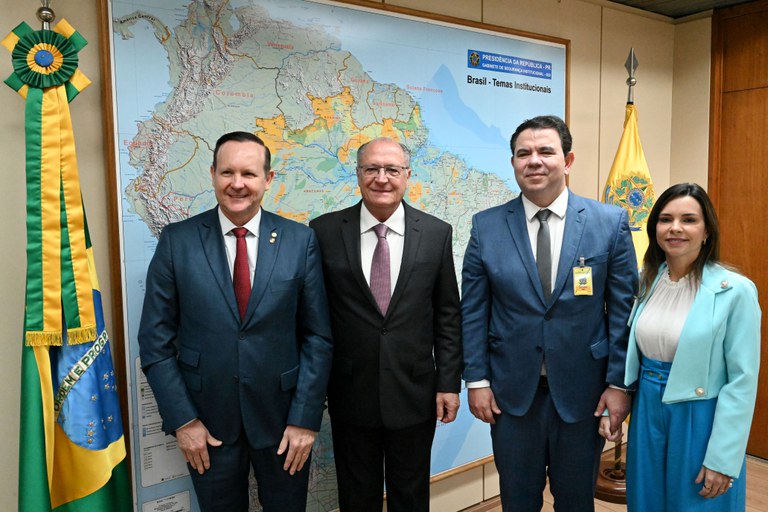 Vice-presidente Geraldo Alckmin, deputado Márcio Honaiser e prefeito de Balsas