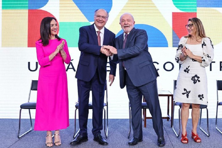 Vice-presidente da República toma posse como ministro do Desenvolvimento, Indústria, Comércio e Serviços