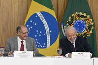 Lula a representantes do varejo: obsessão é gerar emprego e fazer a economia crescer