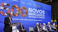 Alckmin comemora recorde de exportações em 2025 durante inauguração de sede da Apex