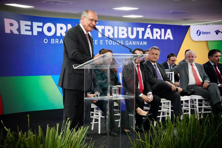 Nesta terça-feira, presidente Lula sancionou Lei que cria Comitê Gestor do IBS e lançou Plataforma para novo sistema de impostos