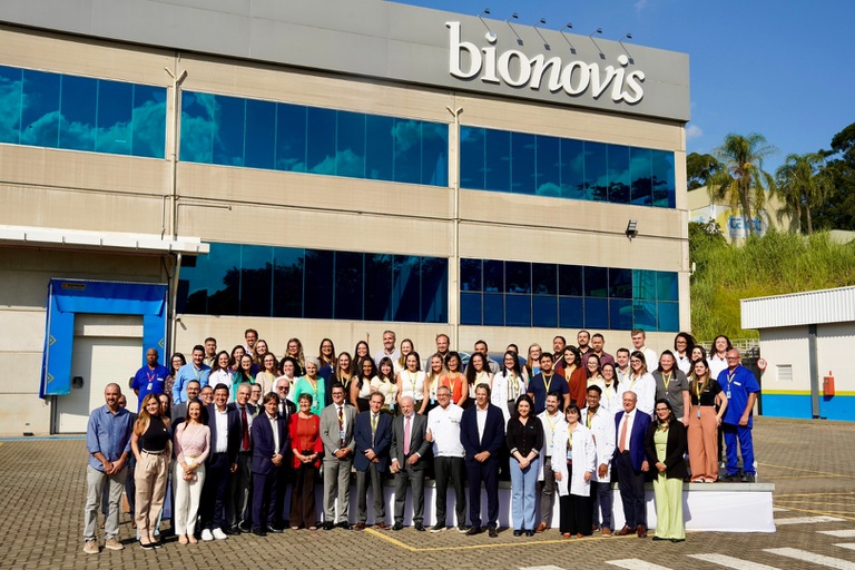 Em visita à fábrica brasileira de biotecnologia, Alckmin destaca fortalecimento da indústria da saúde