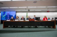 Foco do PPA 2024-2027 na defesa da democracia e reconstrução do Estado é destaque em debate no Congresso