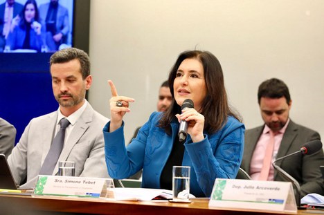 Ministra Simone Tebet durante participação na CMO, no Congresso Nacional