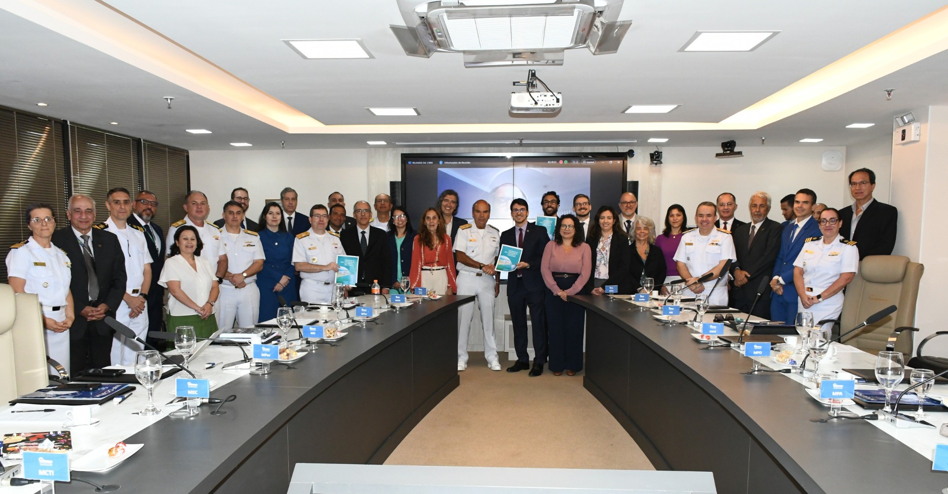 Foto entrega Metodologia Economia do Mar.jpg