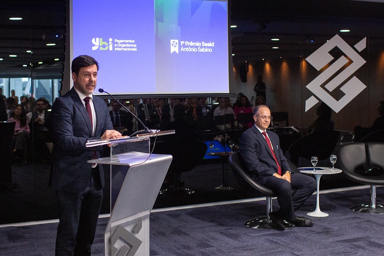 Foto 3 Embaixador.jpg