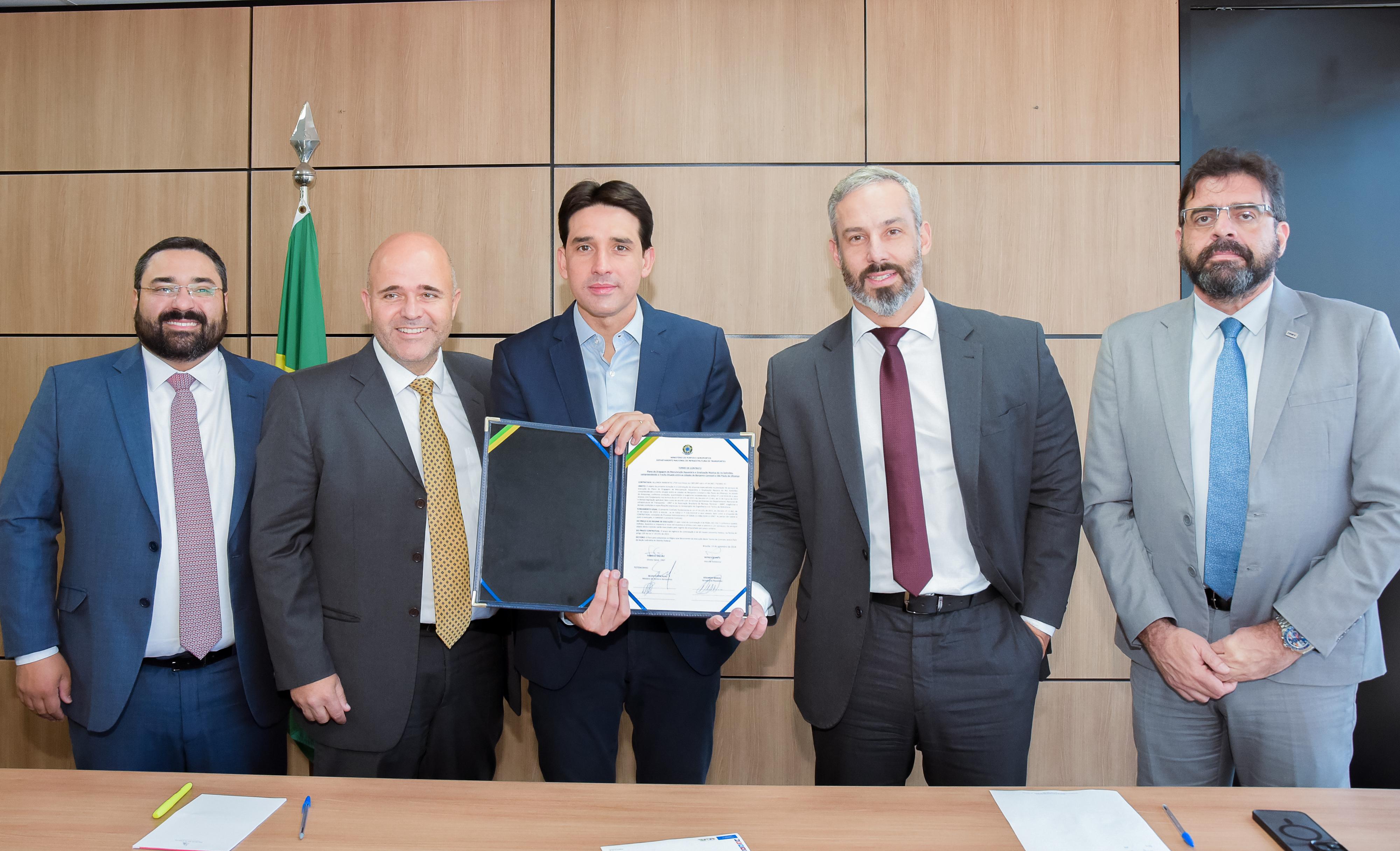 Com investimentos de cerca de 280 milhões, ministro anuncia obras de dragagem no rio Solimões