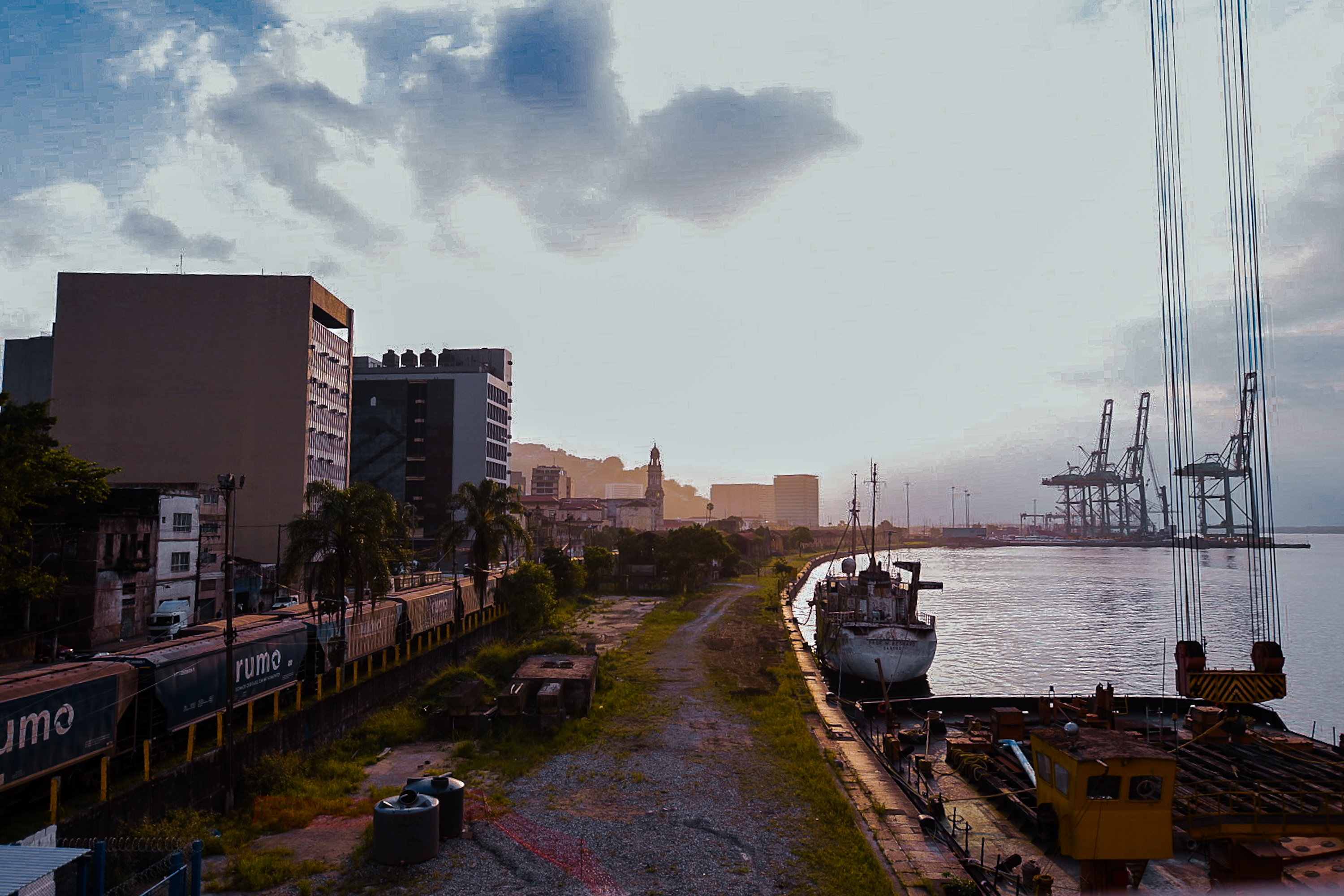 Porto de Santos alcança maior movimentação de cargas em outubro de 2024 na história