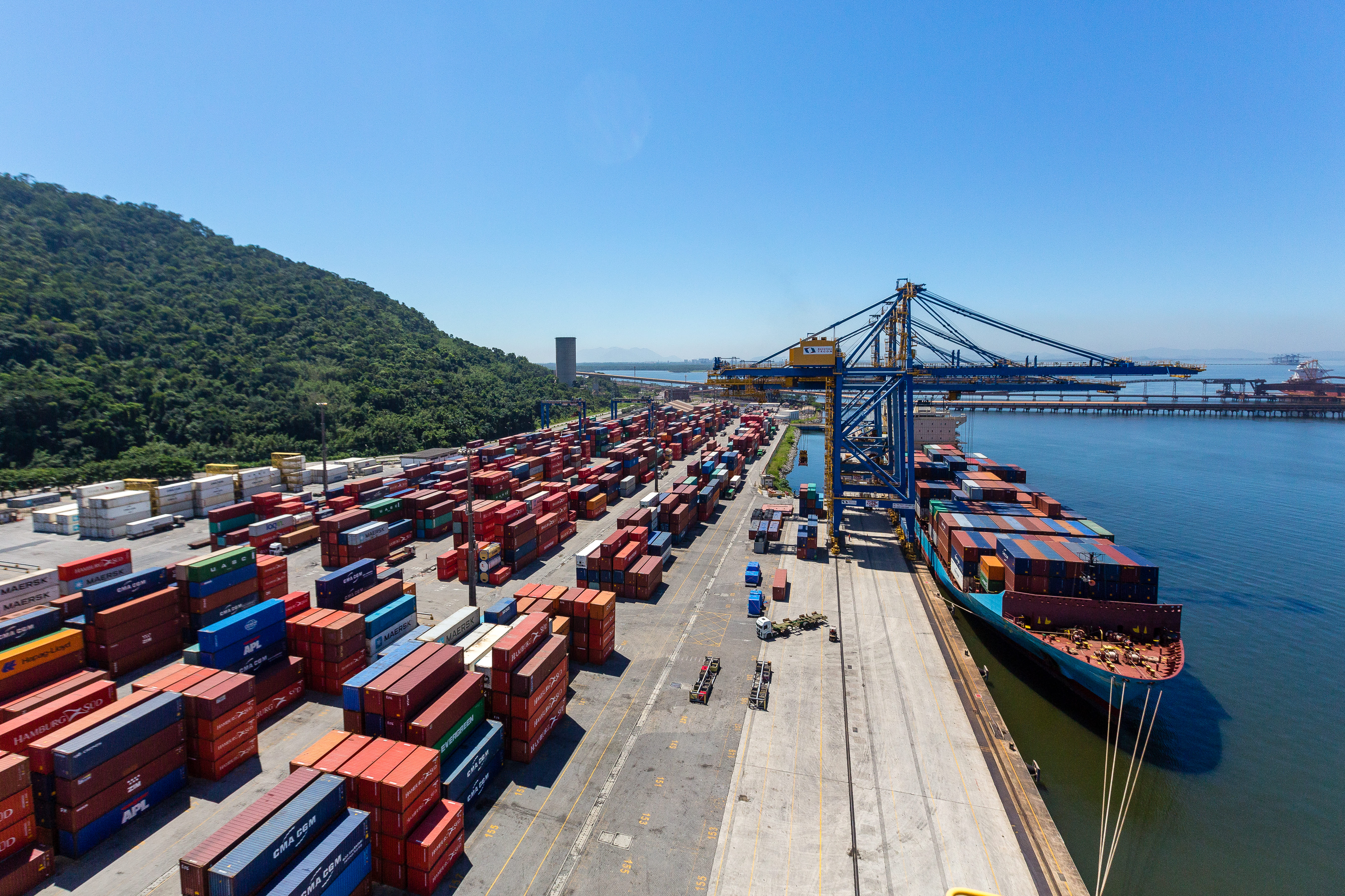 Conteineres + Terminal Portua¦ürio ( Conteineres ) + Embarcac¦ºo¦âes + Vista _ae¦ürea_- Porto de Itaguai¦ü_9453 (2).jpg
