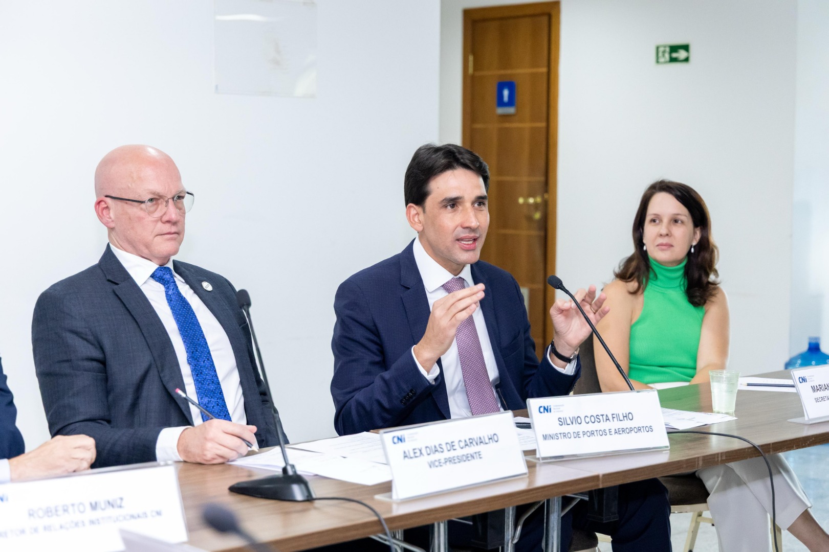 Ministro Silvio Costa Filho fala com representantes e setores produtivos durante encontro na CNI
