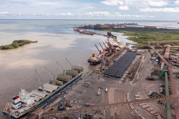 Porto de Itaqui.jpg